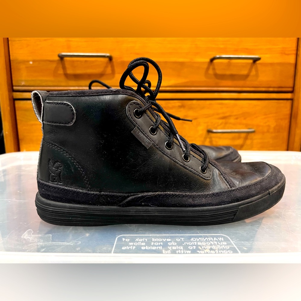 Chrome Industries black and fleece-lined shoes. Size 7.5 Men’s.